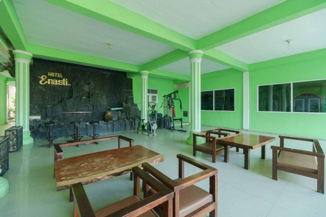Reddoorz Syariah Hotel Enasti בראסטגי מראה חיצוני תמונה