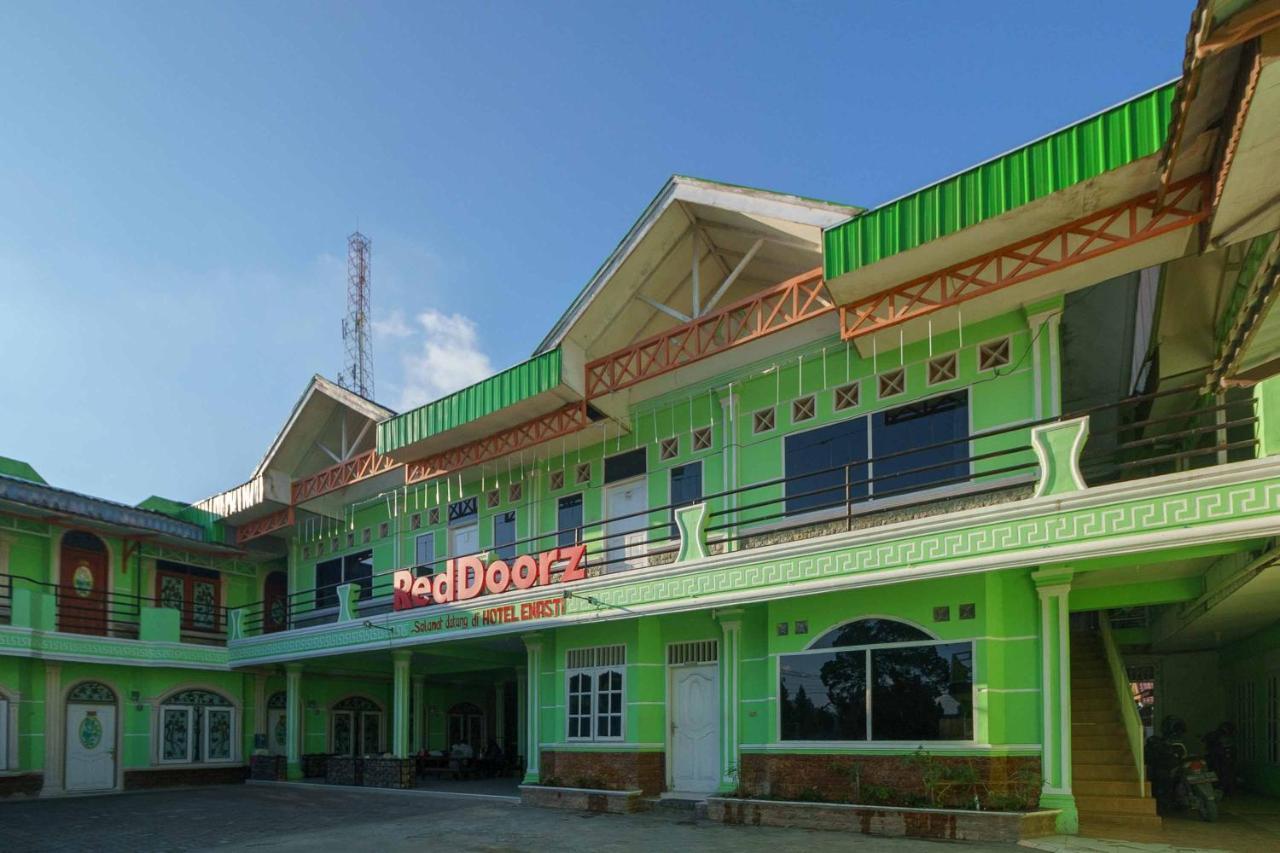 Reddoorz Syariah Hotel Enasti בראסטגי מראה חיצוני תמונה