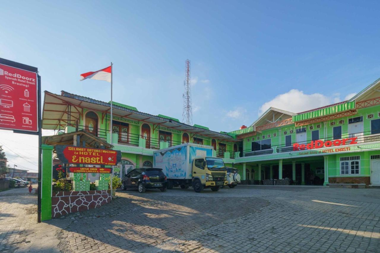 Reddoorz Syariah Hotel Enasti בראסטגי מראה חיצוני תמונה
